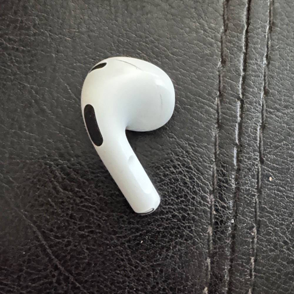 Air pods 3 only one of the pods works - Picture 9 of 10